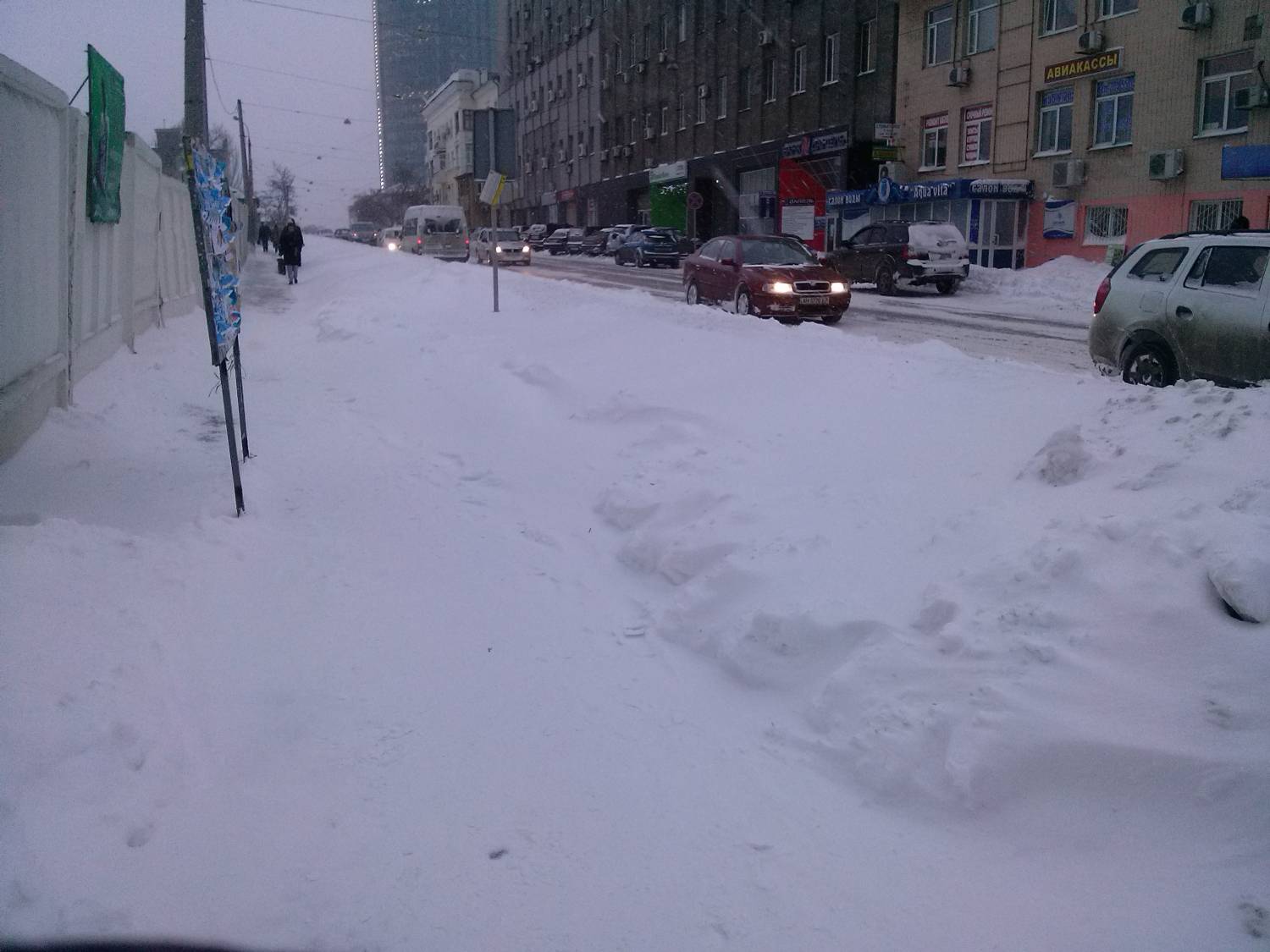 Сложные погодные условия в Донецке (фото)